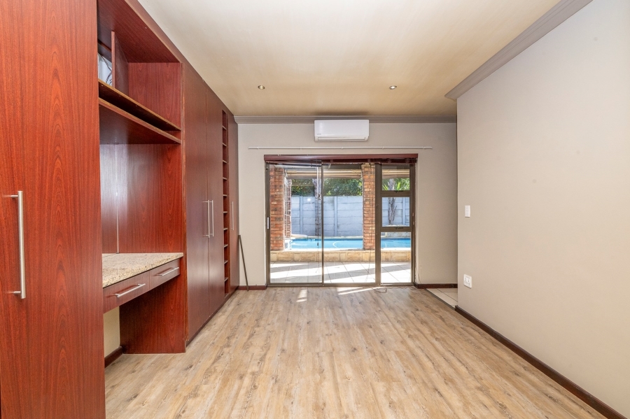 4 Bedroom Property for Sale in Sonkring Western Cape